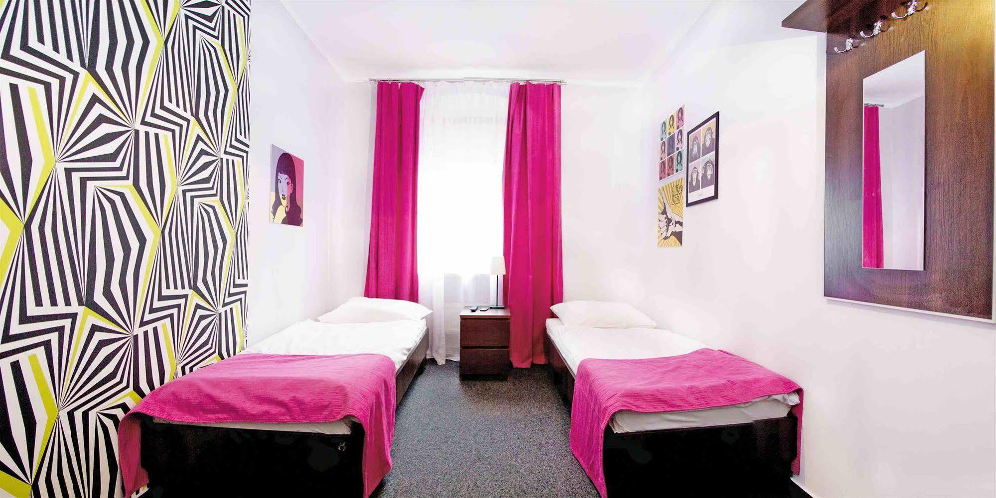Glow Hostel Vratislav Exteriér fotografie